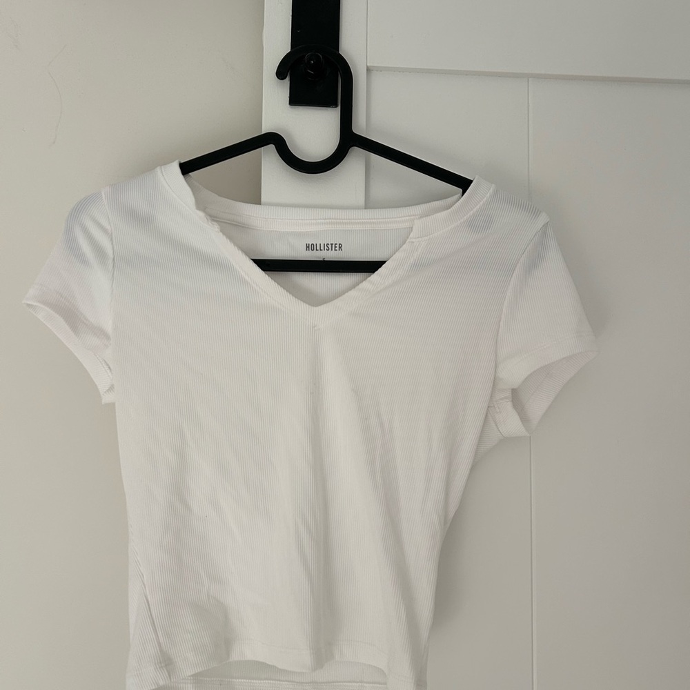 Hollister Women's Classic White Short Sleeve Cropped Tee